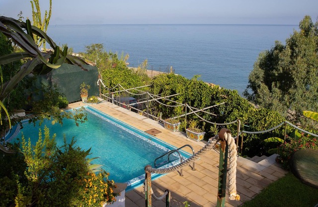 Villa with Sea View Pool, Sea View, Pool and Garden, Pet-Friendly