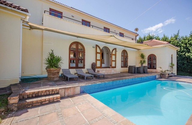 Villa with sea view, pool, 360 sqm living space, ideal for wine lovers and golfers