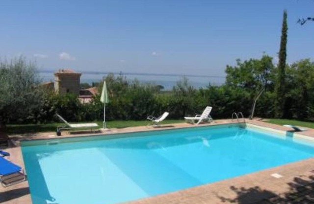 Villa with swimming pool and garden- San Feliciano, Trasimeno lake