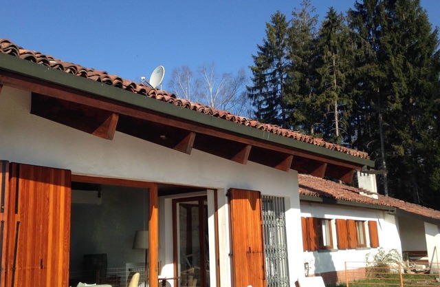Villa with swimming pool overlooking the lakes above Stresa