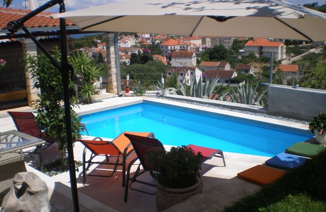 Villa Yannie - Here Is Everything You Need. Comfort, View, Pool, Parking!