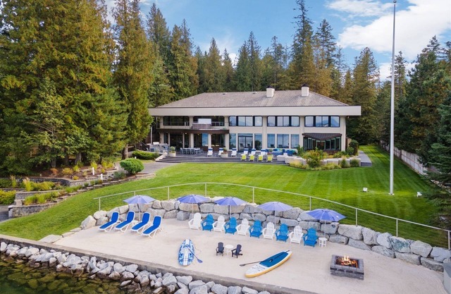 Villa Z Luxury Waterfront Estate, Beach, Hot Tub