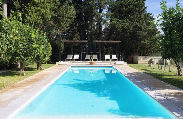 Villa Zagara with pool and citus grove garden at 10' from Lecce