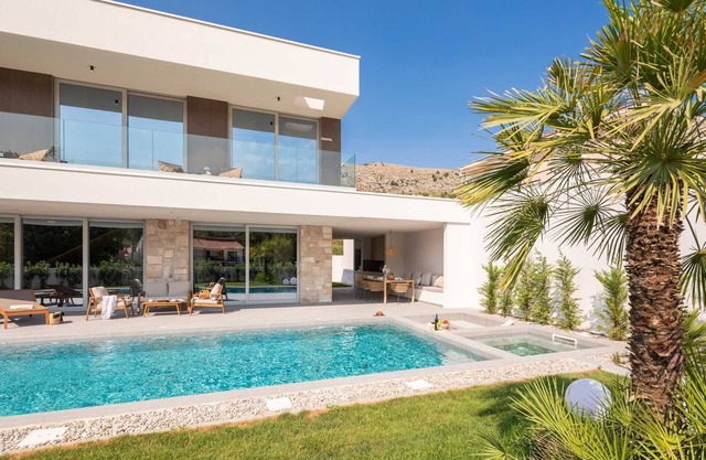 Villa ZaLú with Heated Pool