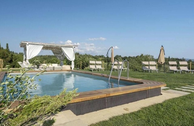 Villa Zara - Four Bedroom Villa, Sleeps 12