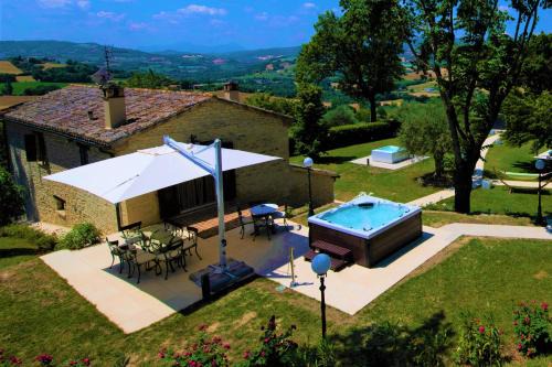 VillaAnna Heated Pool and two outdoor jacuzzi