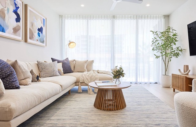 Village 305 - Palm Beach Luxury - 3 Night Stays - Linen Provided!