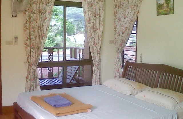 VILLAGE APARTMENT PHAN 123, 1.5 KM TO BANGTAO BEACH (10875)