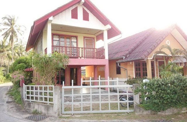 VILLAGE BEACH HOUSE PHAN 5, 0.7 KM TO BANGTAO BEACH (1964 )