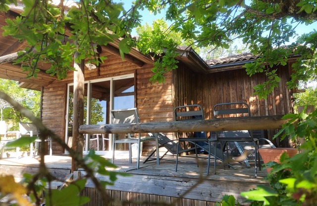 Village de gîtes La Truffière: Chalets in the heart of nature - heated swimming pool