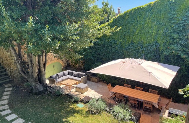 Village house with character - Pool and lawn. AC