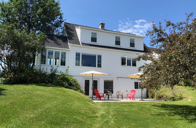 Village House in Iconic Vermont Town