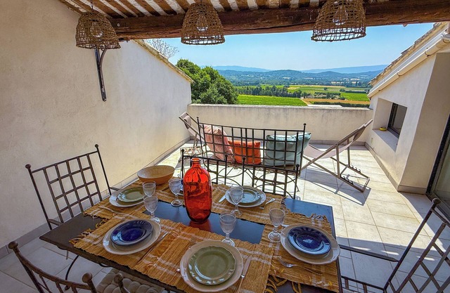 Village house with panoramic view near Gordes