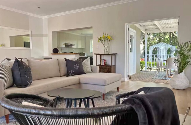 Village Vine & Stream a blissful stay in Franschhoek. Walkable, Private & Serene
