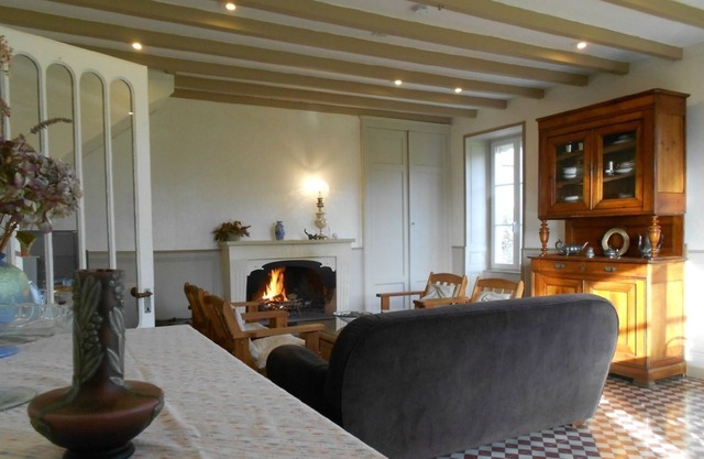 Villanelle - Pablo room, in the center of your desires.