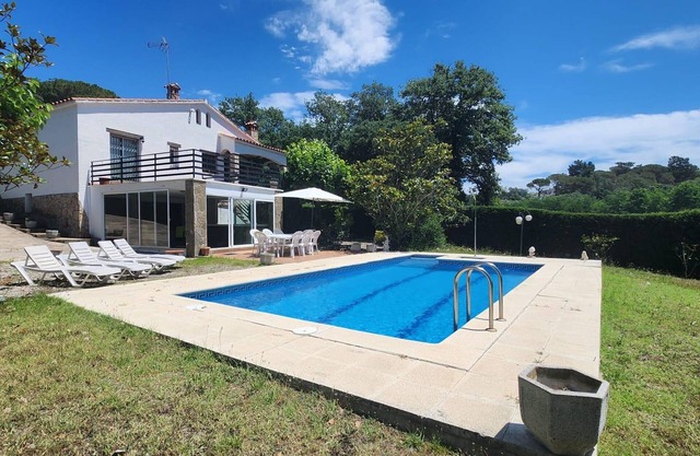 VILLAS COSETTE/¡Descubre Villa Martina, tu oasis perfecto en la Costa Brava! Fabulosa piscina y zona de Barbacoa!
