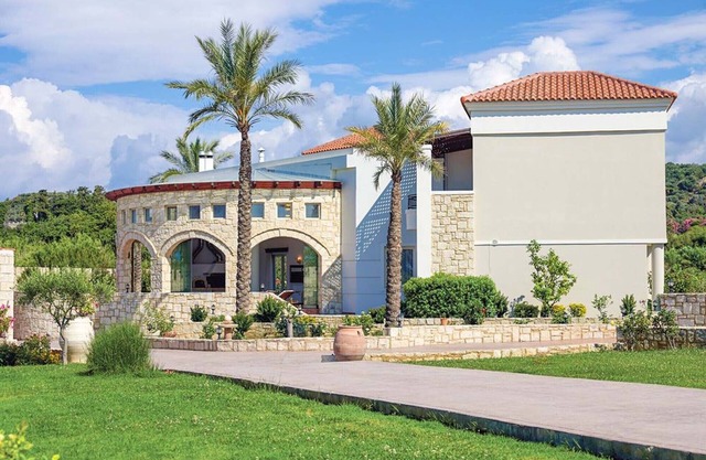 Villas Platanias - 3 bedroom villa with a heated pool