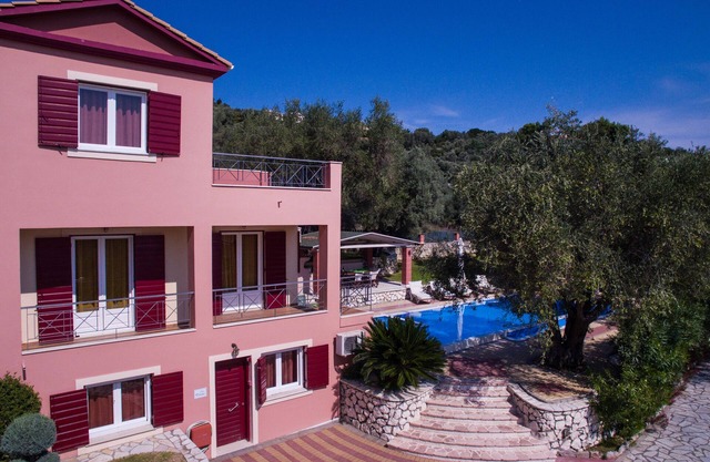 Villashorizon, Ostria, sleeps 4/8p, ideal for families, private pool, bpq, view