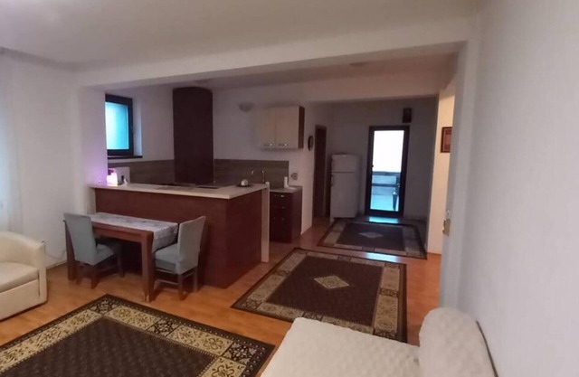 Villaweb, 3 rooms Ap. 5min drive to city &Airport