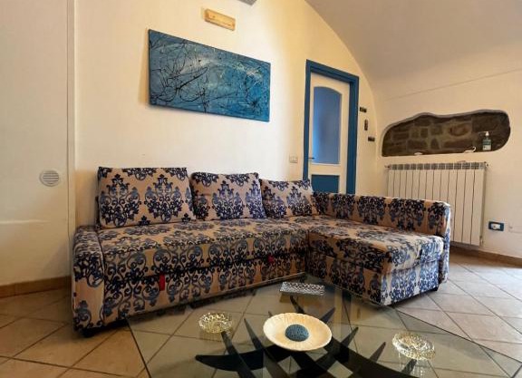 Villetta partenopea a pochi passi dal mare