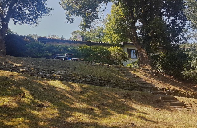 Villino con Vista Lago e Giardino Privato , Immersa nel Verde