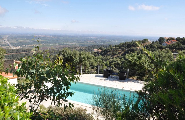 Villla mountain with swimming pool, beautiful sea views