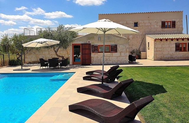Vinagrella 158 magnificent finca with private pool, large garden, air conditioning and barbecue
