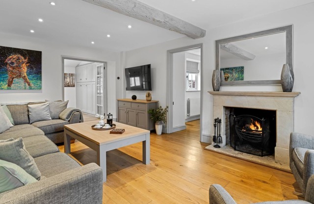 Vine Cottage - pet friendly in Paxford near Chipping Campden