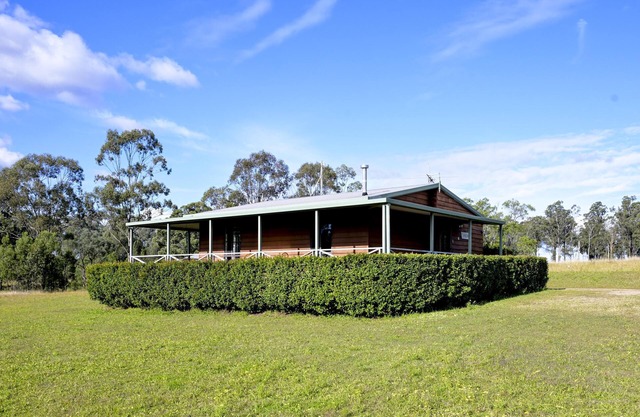 Vineyard Cabin 6 - 1 bedroom with 1 x queen bed + sofa bed
