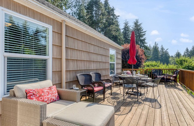 Vineyard House - Walk to Downtown Freeland