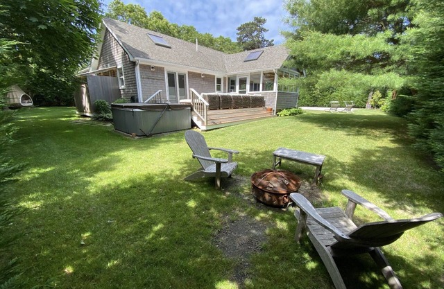 * Vineyard Vacation Retreat * with HOT TUB