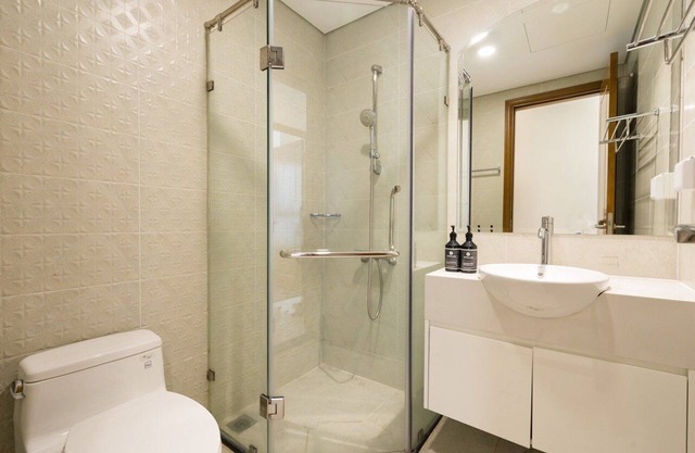 Vinhomes Central Park 2BR next to Landmark 81