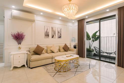 Vinhomes D'Capitale 2-bed apartment with Sunset view