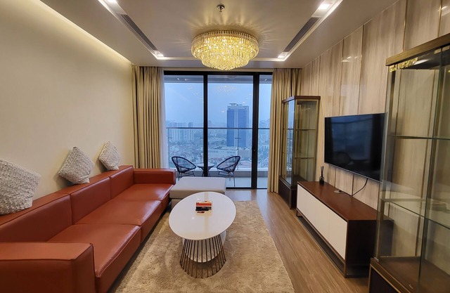 Vinhomes Metropolis Luxury Apartment 3 Bedrooms 1 workplace.