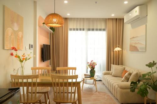 Vinhomes Smart City Rare 1,5BR Apt Best Deal for Long-Term Guests