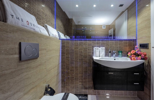 Vinicia -M11 One-Bedroom Apartment with Balcony