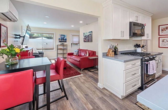 Vintage 2 Bedroom, Proctor Terrace