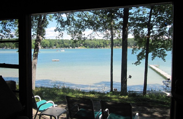 Vintage 3 bedroom cottage with 1.5 bath overlooking Bills Lake, Michigan