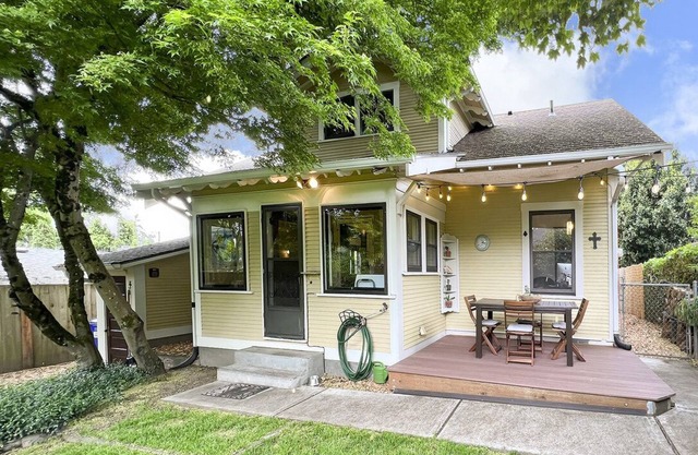 Vintage 3BR/2BA home in desirable Woodstock neighborhood