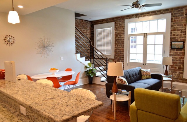 Vintage Advertisements Themed luxury condo, 2 blocks from French Quarter