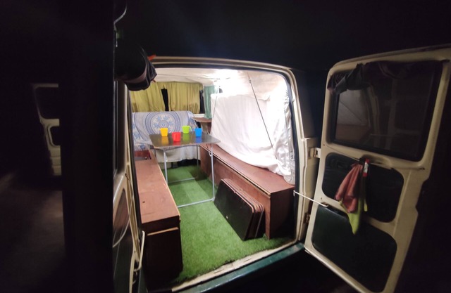 Vintage Camper Van in Mallorca, with everything for live, 9 persons driving.