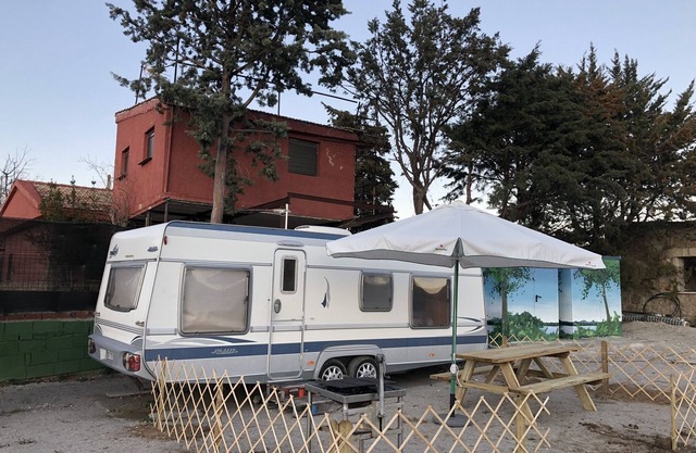 Vintage caravan rental on weekends and holidays