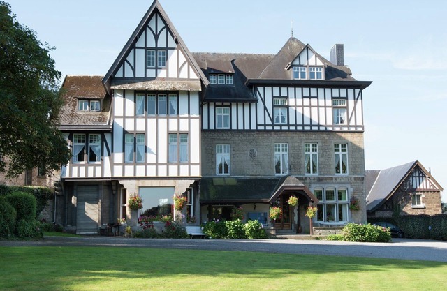 Vintage Castle in Theux with Private Pool