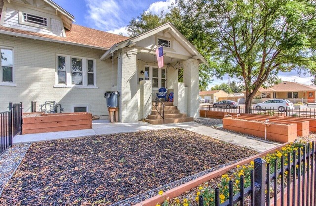 Vintage Chic Getaway near Sloan's Lake