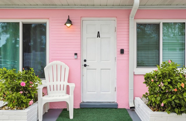 Vintage Florida Beach Cottage, one block to the sand of Indian Rocks Beach FL