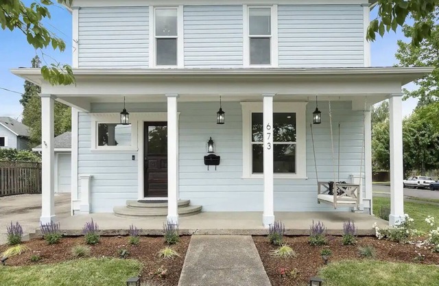 Vintage House on Main Stnn