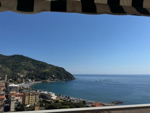 Vintage Ocean View with WI-FI and Private Parking