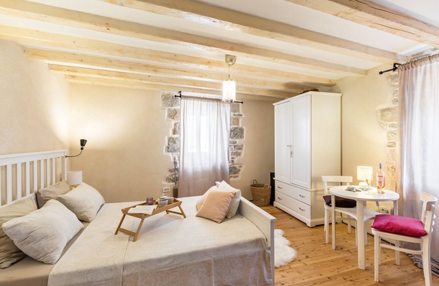 Vintage Stone House in Split center