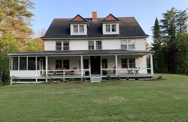 Vintage Victorian Farmhouse Sleeps 10+
