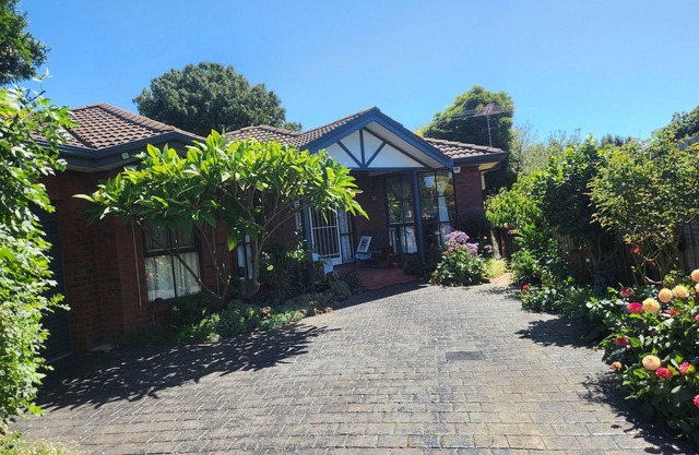 Vintage Villa in Essendon Exotic Garden Free Parking Near Melbourne CBD, Airport